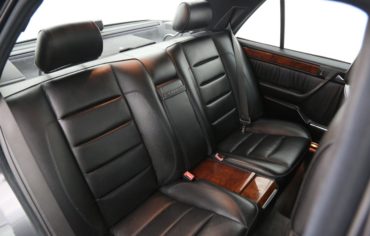 
								Mercedes Benz 500E full									